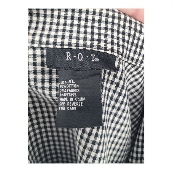 Elegant Black and White Checkered Blazer - Picture 6 of 8